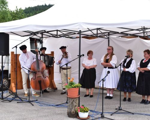 Dievčence z Vysokej a Muzička spod Grúňa