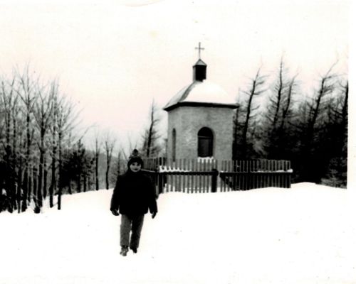 Vladimír Hunčík pri kaplnke v roku 1982