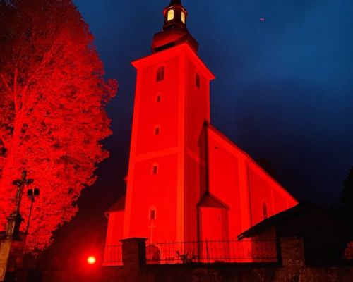 Farský kostol sv. Matúša vo Vysokej nad Kysucou nad Kysucou, bol na znak podpory pacientov s vrodený