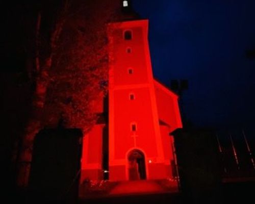 Farský kostol sv. Matúša vo Vysokej nad Kysucou nad Kysucou, bol na znak podpory pacientov s vrodený
