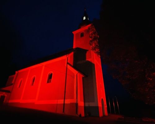 Farský kostol sv. Matúša vo Vysokej nad Kysucou nad Kysucou, bol na znak podpory pacientov s vrodený
