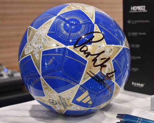 Podpísaná futbalová lopta od Matúša PAVLÍKA