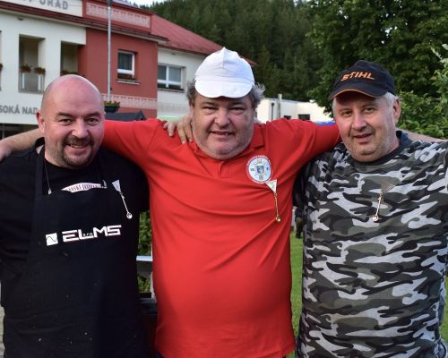 Kapitáni víťazných družstiev ...