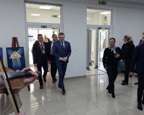 Privítanie predsedu vlády SR Róberta Fica.