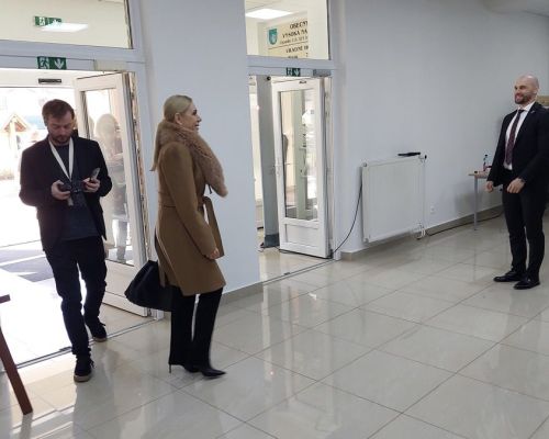 Príchod ministerky hospodárstva SR Denisy Sakovej.