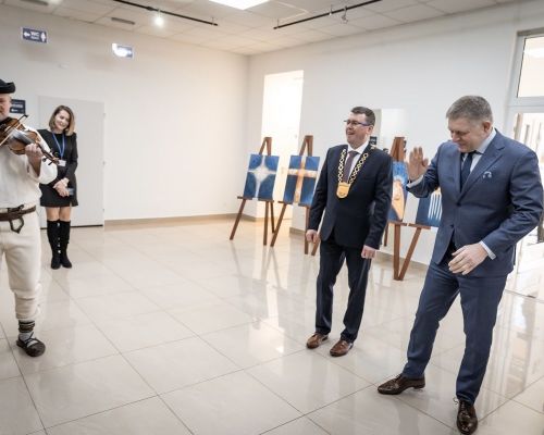 Privítanie predsedu vlády SR Róberta Fica.