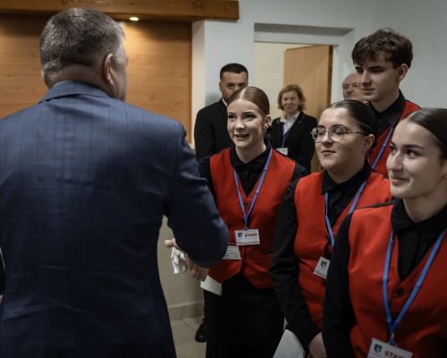 Privítanie predsedu vlády SR Róberta Fica.