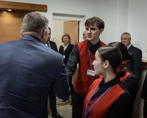 Privítanie predsedu vlády SR Róberta Fica.