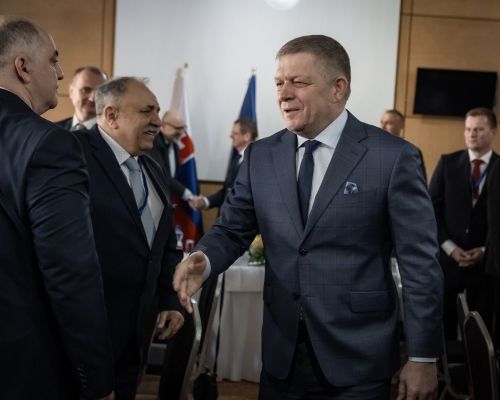 Stretnutie predsedu vlády SR s primátormi, starostkami a starostami kysuckých miest a obcí. Prítomní
