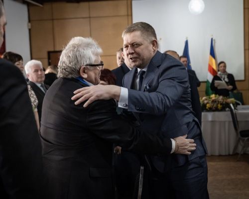 Zvítanie predsedu vlády SR s krajským predsedom strany SMER-SD a poslancom NR SR Jánom Kôrkom.