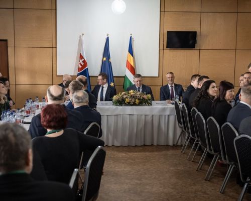 Stretnutie predsedu vlády SR s primátormi, starostkami a starostami kysuckých miest a obcí. Prítomní