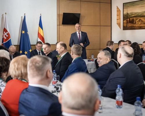 Stretnutie predsedu vlády SR s primátormi, starostkami a starostami kysuckých miest a obcí. Prítomní