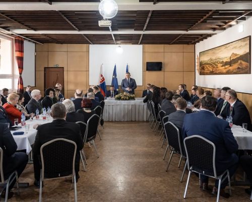 Stretnutie predsedu vlády SR s primátormi, starostkami a starostami kysuckých miest a obcí. Prítomní