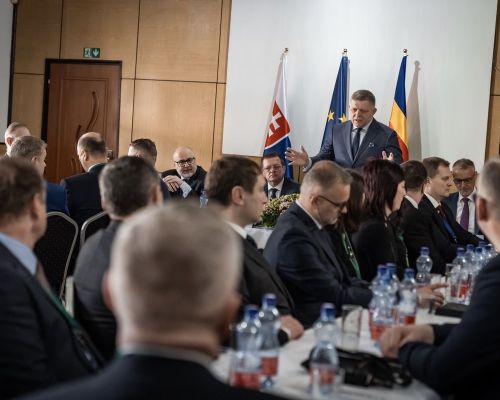 Stretnutie predsedu vlády SR s primátormi, starostkami a starostami kysuckých miest a obcí. Prítomní