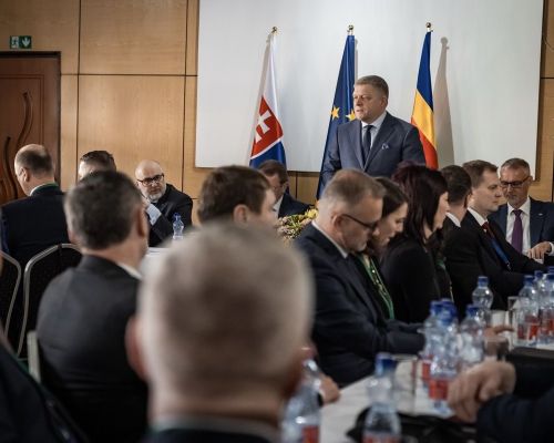 Stretnutie predsedu vlády SR s primátormi, starostkami a starostami kysuckých miest a obcí. Prítomní