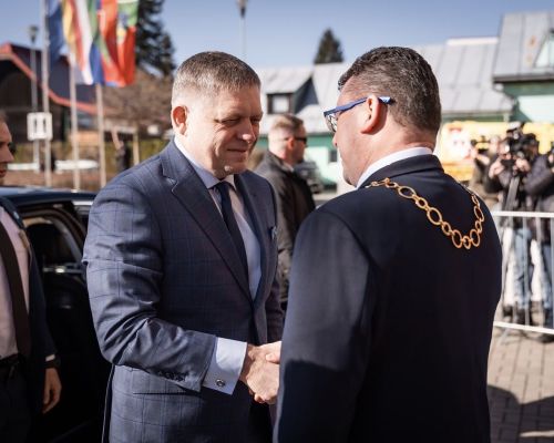 Privítanie predsedu vlády SR Róberta Fica.