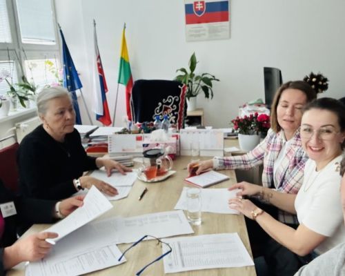 Pracovné stretnutie zamestnancov obce na pôde Strednej odbornej školy obchodu a služieb Čadca s riad