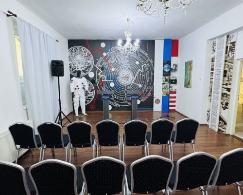 Pamätná izba E. A. Cernana bola upravená pre potreby tlačovej besedy členov vlády SR s novinármi.